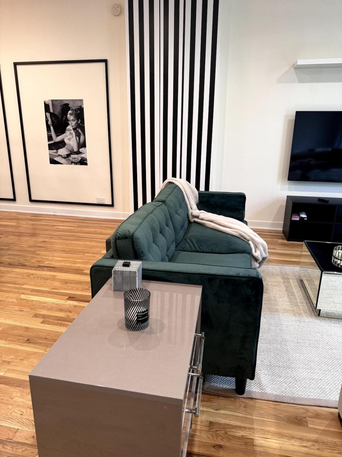 Vogue Bucktown Suite Chicago Exterior photo
